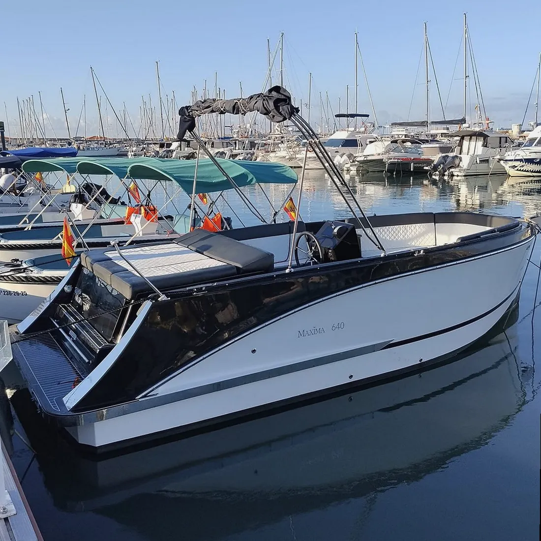 alquiler de barco sin licencia en Benalmádena, Andalucía